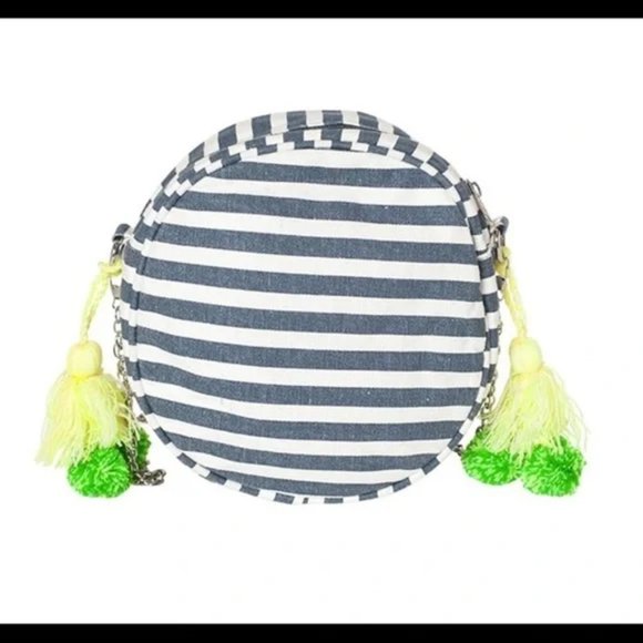 Adorable Pineapple Crossbody Bag - Picture 4 of 4
